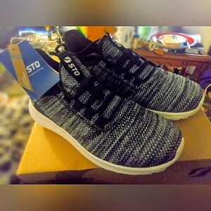 STQ grey/black/white lace up, NWT